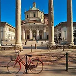 Beautiful And Happy Flat In Milan Center